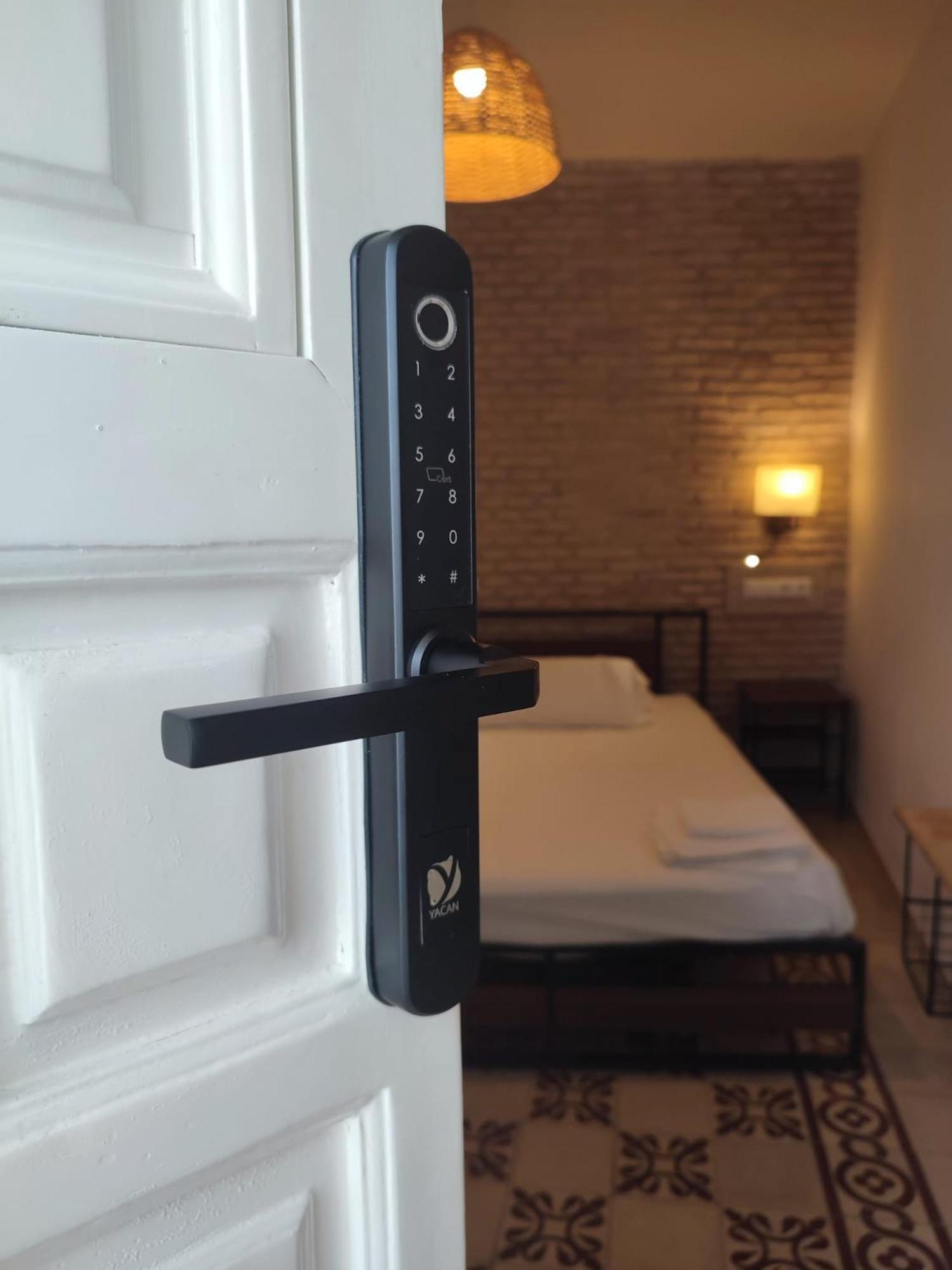 Hostel Ibarra By Bossh! Hotels Seville Exterior photo